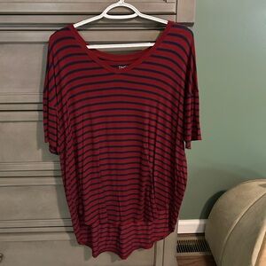Time and Tru Red and Navy Striped Short Sleeve v-neck Top